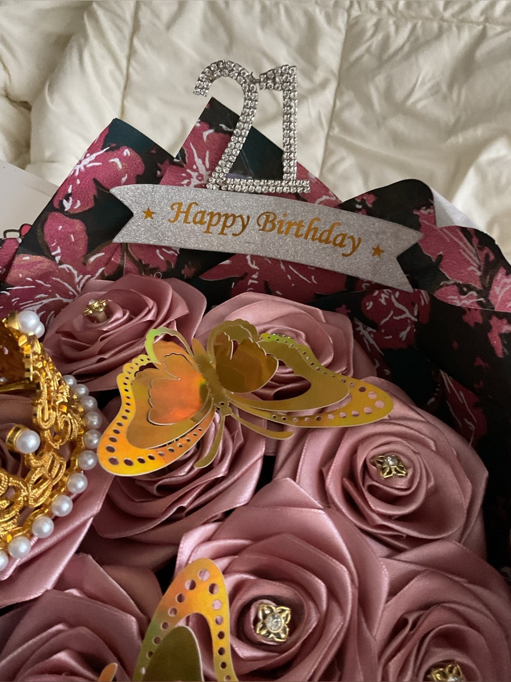 21 Happy Birthday Rose Bouquet/ Rosas Eternas with hello kitty covering - Picture 3 of 9